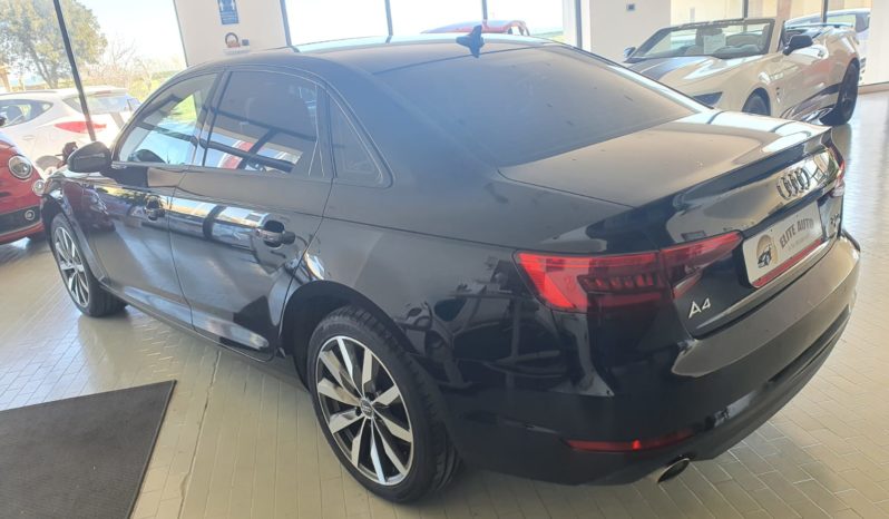 AUDI A4 BERLINA pieno