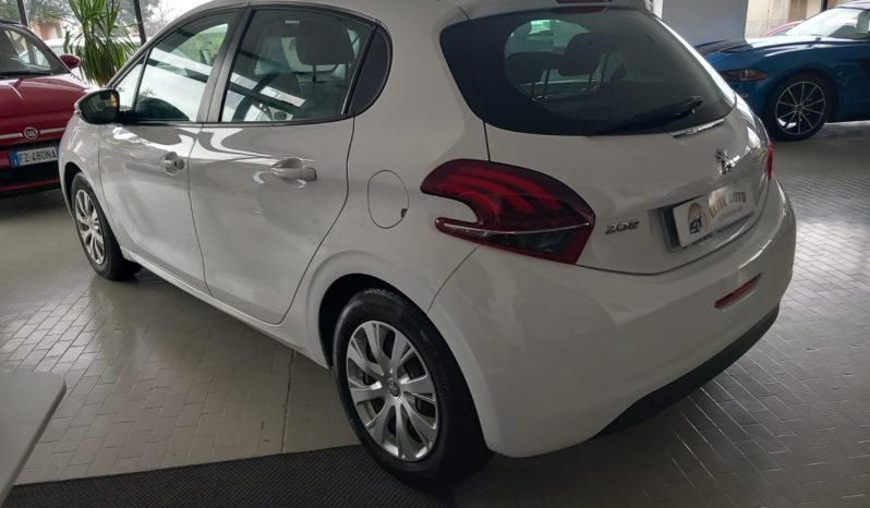 PEUGEOT 208 pieno