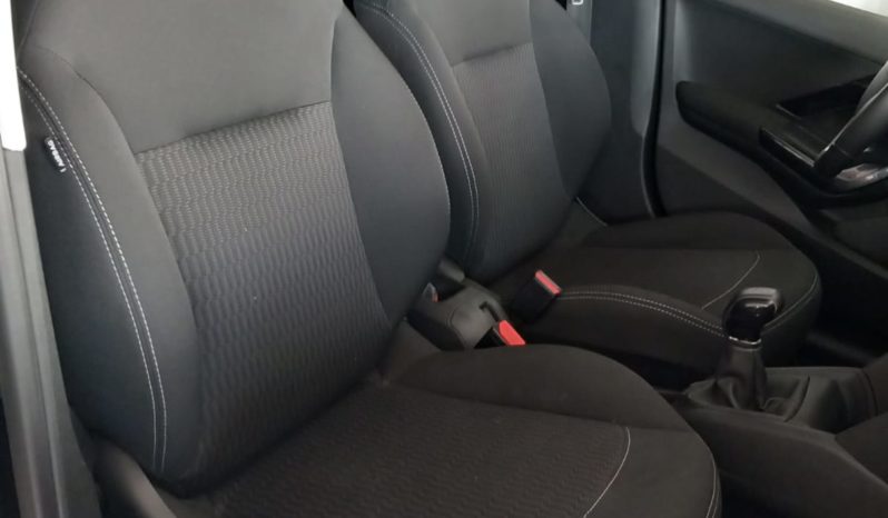 PEUGEOT 208 pieno